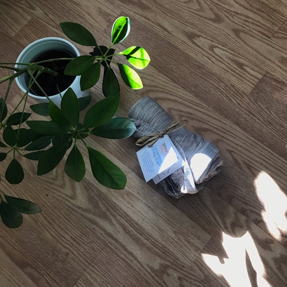 Convertible nursing scarf - Picture 1 of 4